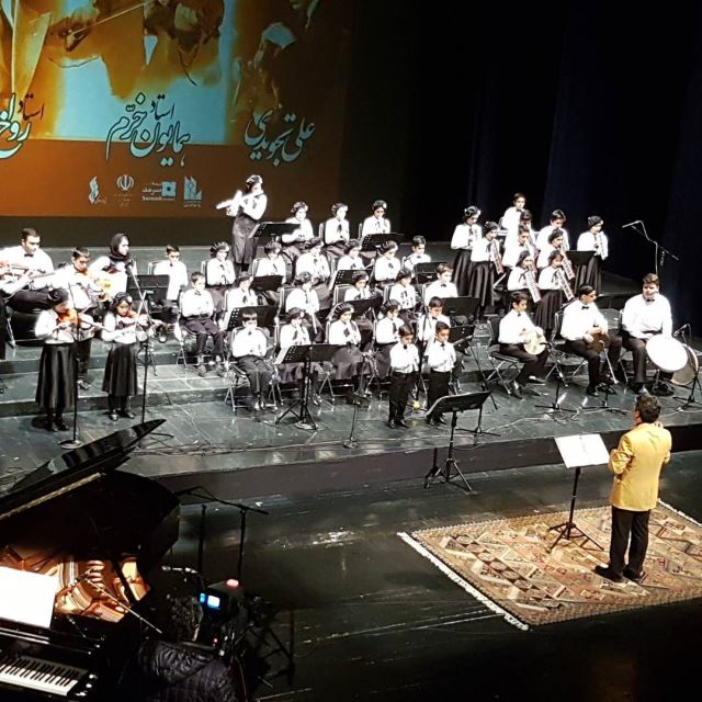 اجرای گروهی هنرجوها