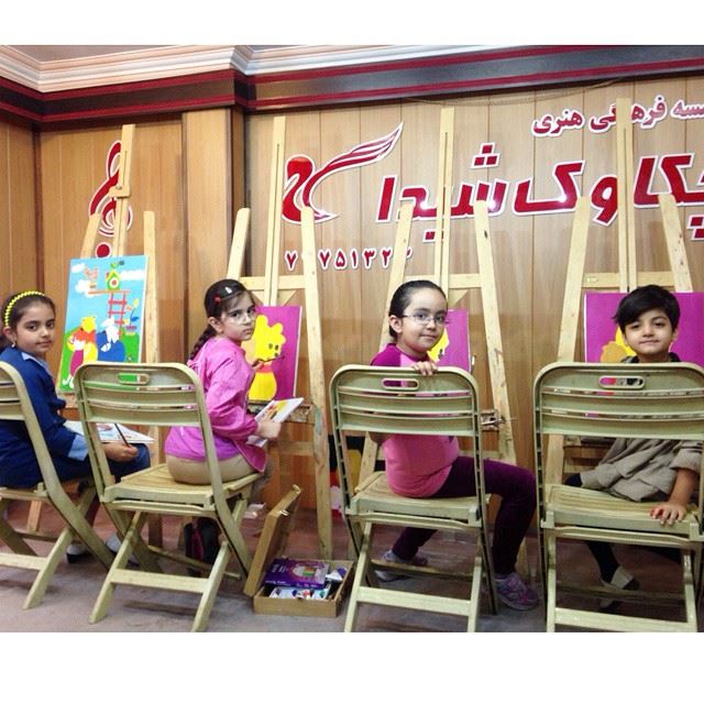 هنرجویان در حال طراحی