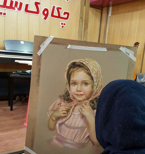 هنرجویان در حال طراحی