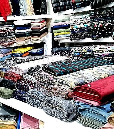 اجناس داخل مغازه