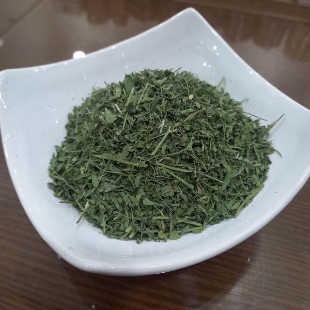 پودر برگ یونجه خشک