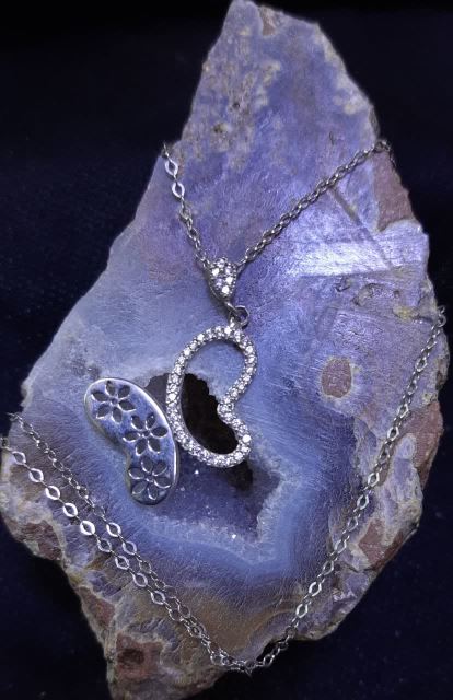 گردن اویز پروانه