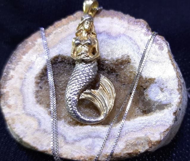 گردن اویز پری دریایی