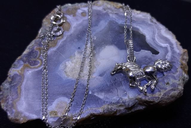 گردن اویز اسب