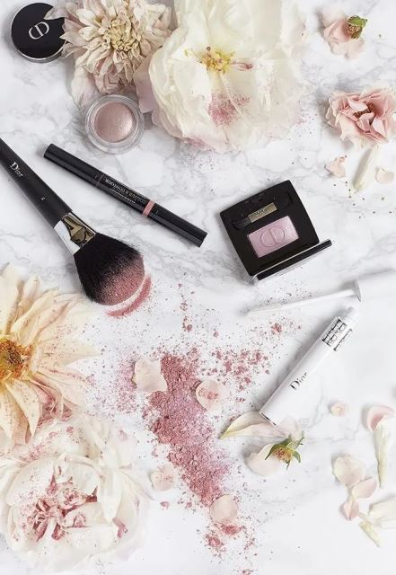 میکاپ آرتیست / محدثه شاهزیدی 