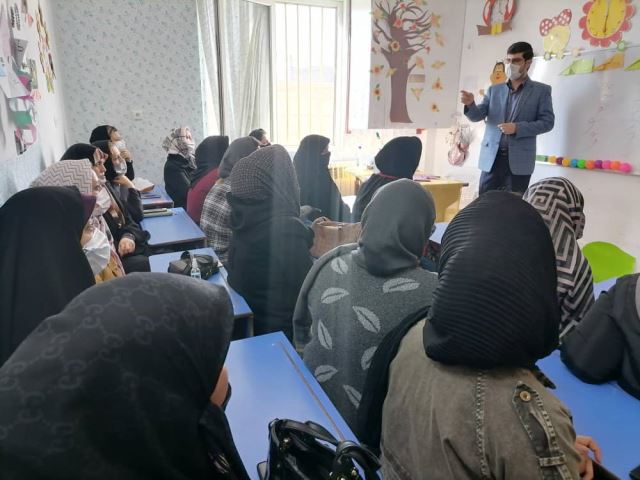 برگزاری جلسات آموزشی جهت اولیای دانش آموزان