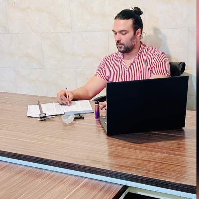 نوین صنعت (طراحی و ساخت انواع قالب CNC)