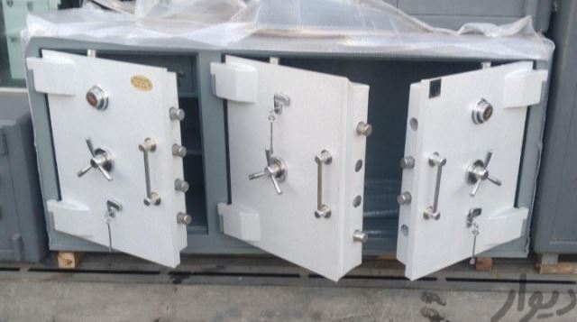 گاوصندوق ویترینی