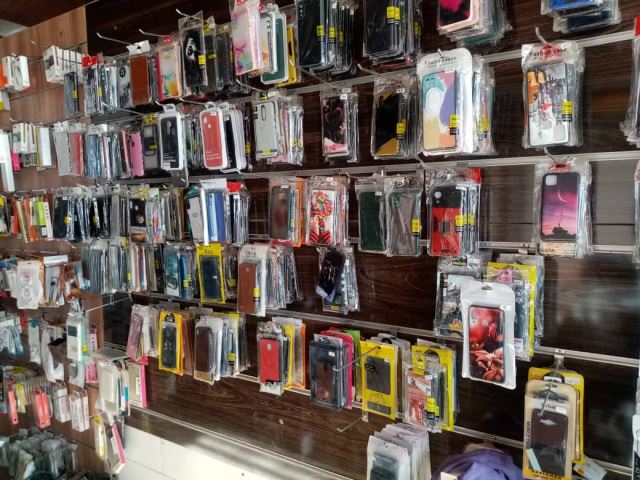 موبایل آریانا عرضه انواع گوشی و لوازم جانبی 