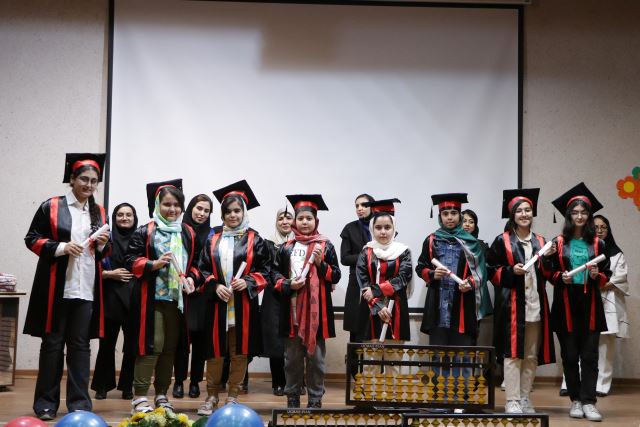 فارغ التحصیلان