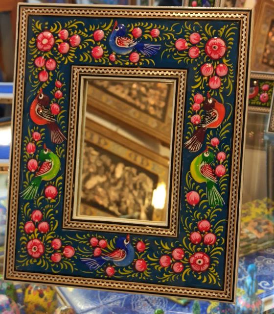 قاب آینه با نقاشی گل و مرغ برجسته با تنوع رنگ و سایزهای مختلف