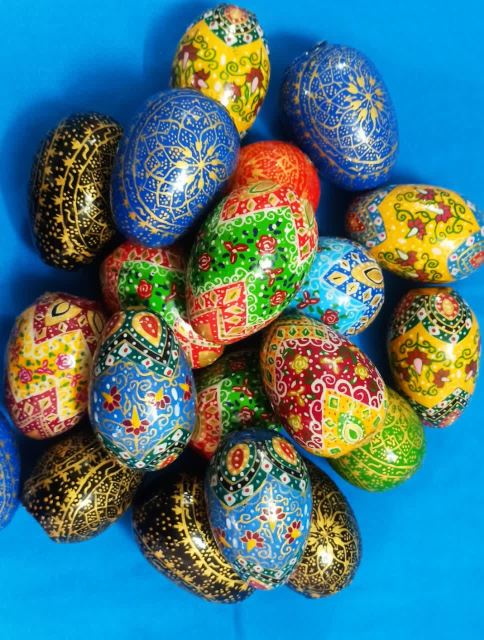 تخم مرغ چوبی در رنگها و طرحهای مختلف مخصوص سفره هفت سین
