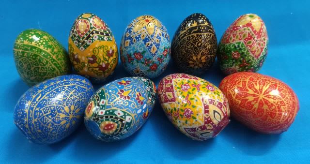 تخم مرغ چوبی در رنگها و طرحهای مختلف مخصوص سفره هفت سین