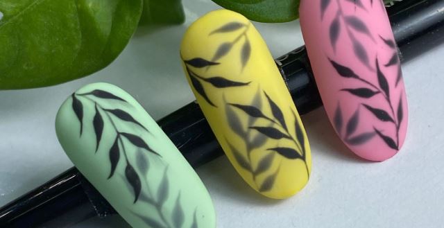 طراحی و کاشت حرفه‌ای ناخن