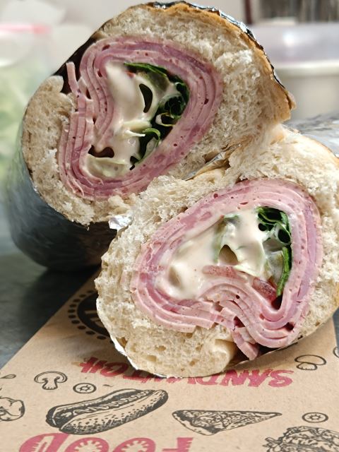 ساندویچ کالباس لیونر ممتاز