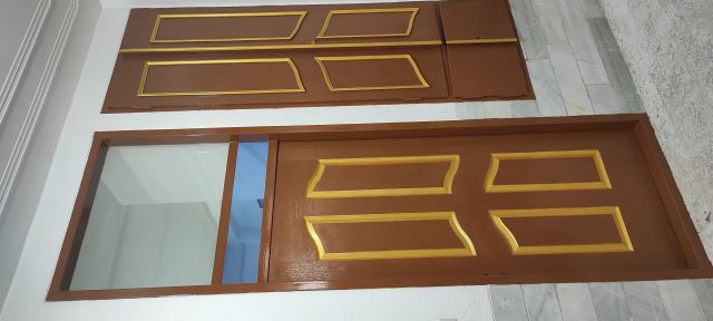رنگ آمیزی درب چوبی 