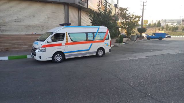 آمبولانس درب منزل در پونک