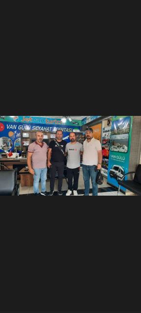 استاد حسن پور در کنار هنرمندان کشور ترکیه