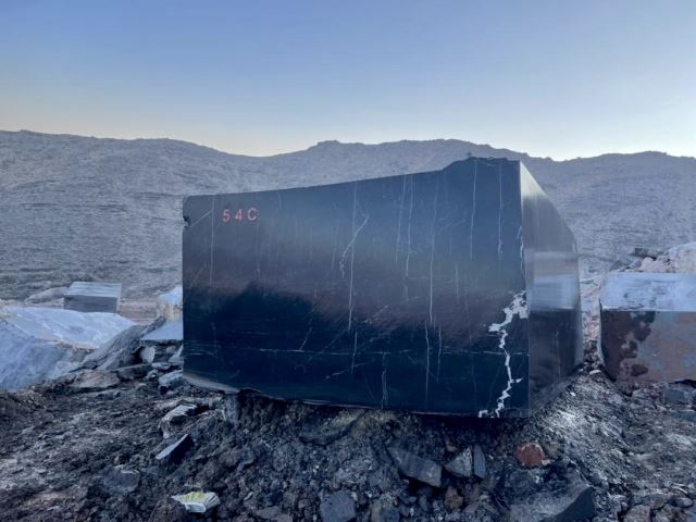مرمریت مشکی ماکو