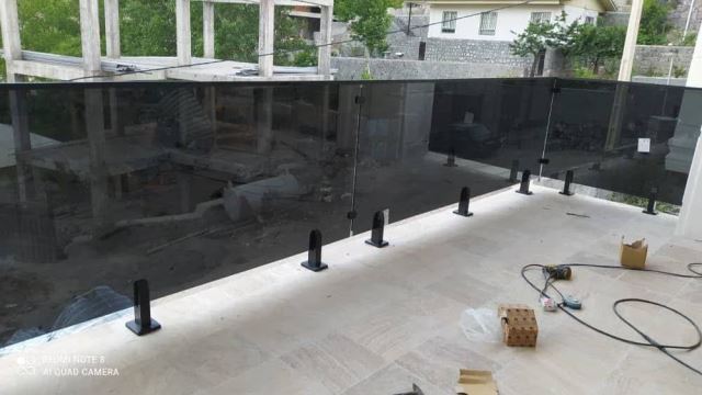 نرده شیشه سکوریت 10 میل مشکی