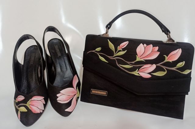 نقاشی روی کیف و کفش