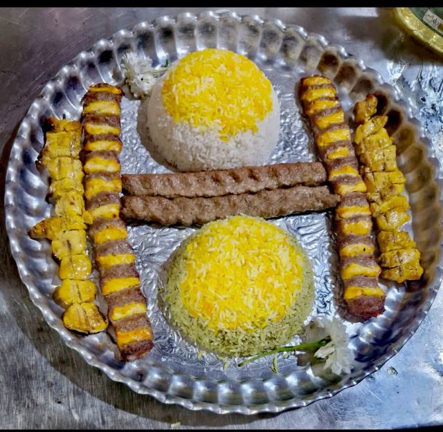 چلوکباب میکس کرمانشاهی، تالارتشریفات زمرد