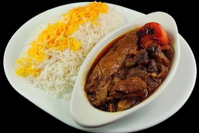 چلو ایرانی با خورشت بادمجان