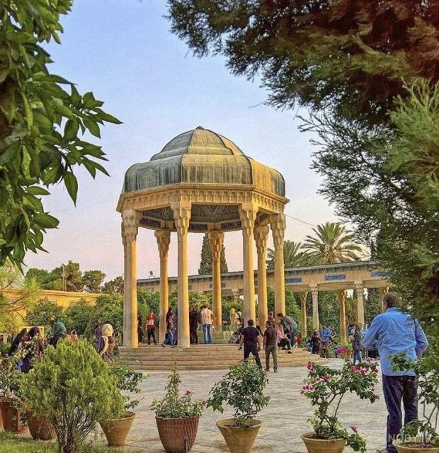آرامگاه حافظ