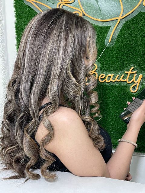 خدمات رنگ و لایت مو