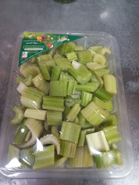 کرفس نیم کیلویی