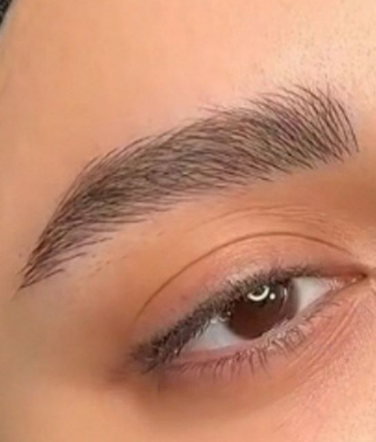 میکروبلیدینگ ابرو و خط چشم