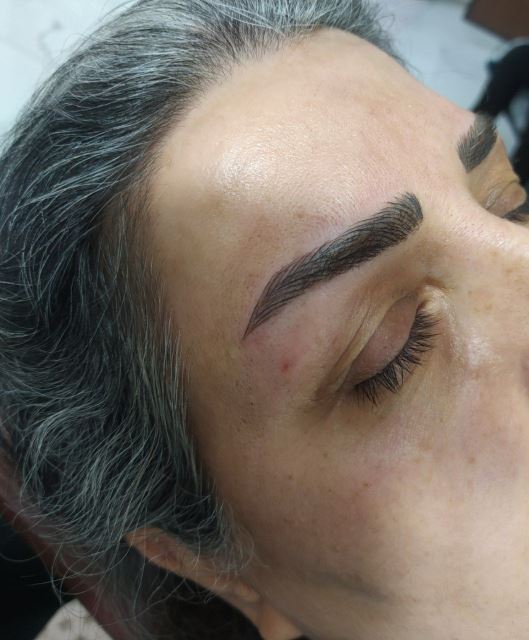 میکروبلیدینگ ابرو و خط چشم 