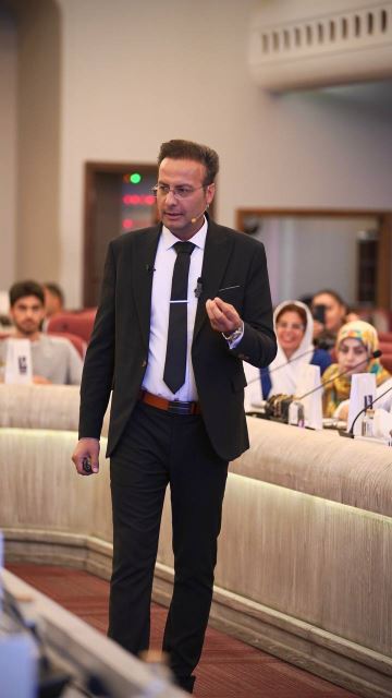 سخنران در سمینارها و همایش ها