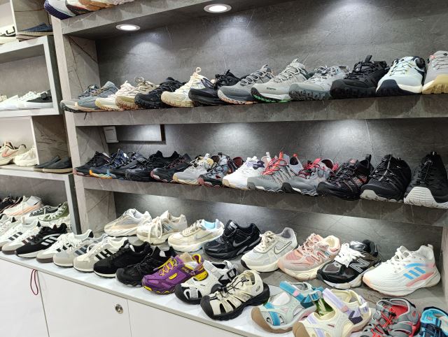 فروشگاه کفش سرمدی