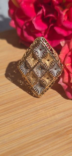 طلایی صاحب کرم