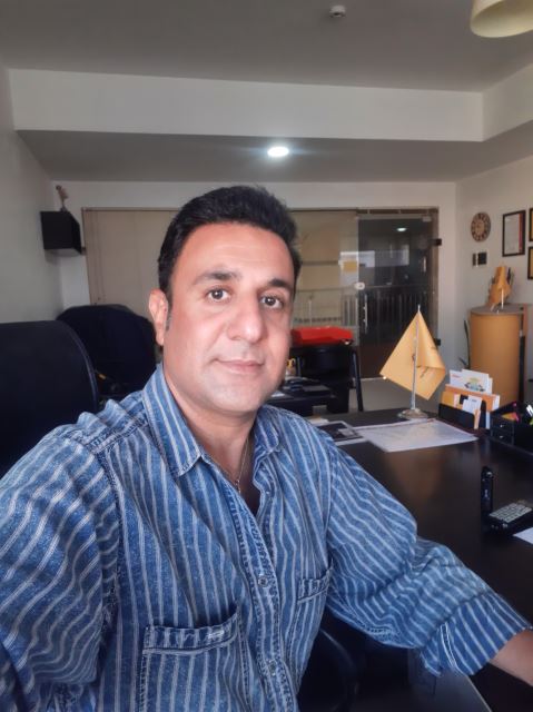 آرش نوزادیان