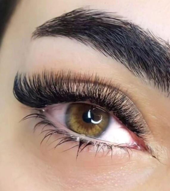 کاشت مژه