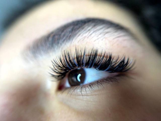 خدمات اکستنشن مژه