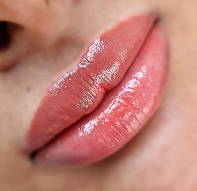 خدمات خط چشم و شیدینگ لب