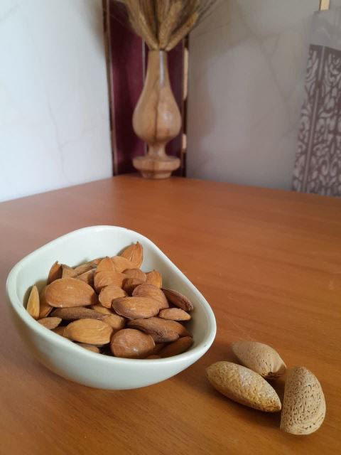 مغز بادام شیرین