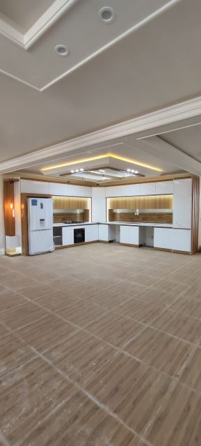 هایگلاس سفید براق و گردویی لیون