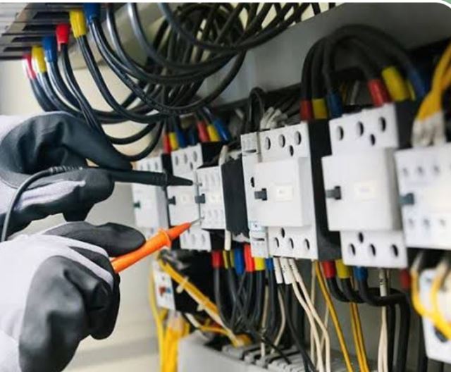 مجری برق ساختمان
