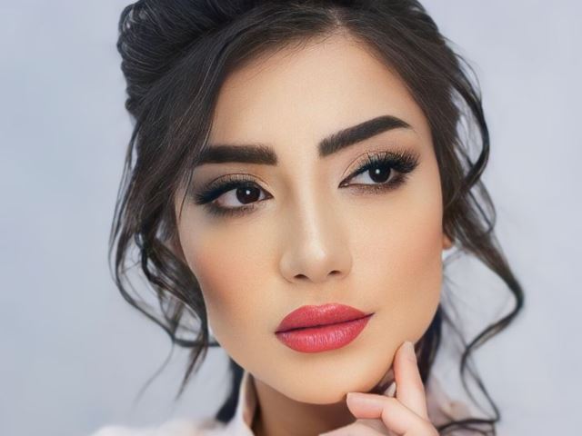 خدمات تخصصی میکاپ 🥰 برای دیدن نمونه کارها روی عکس کلیک کنید