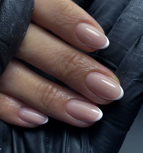 خدمات ناخن 💅🏻 برای دیدن نمونه های بیشتر روی عکس کلیک کنید