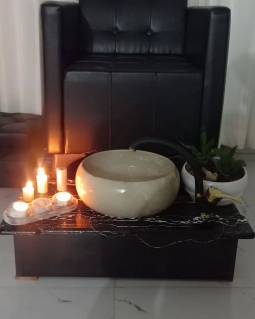 خدمات پدیکور ☝🏻برای دیدن نمونه کارهای بیشتر روی عکس کیلیک کنین