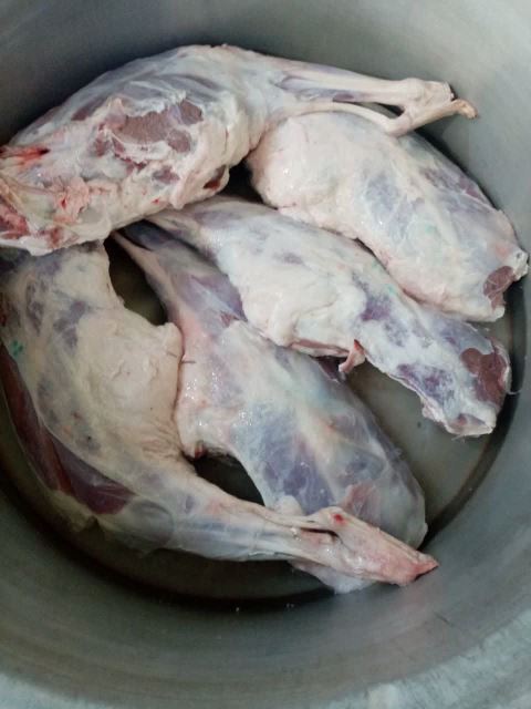 ران های گوسفندی خالص اماده برای پخت