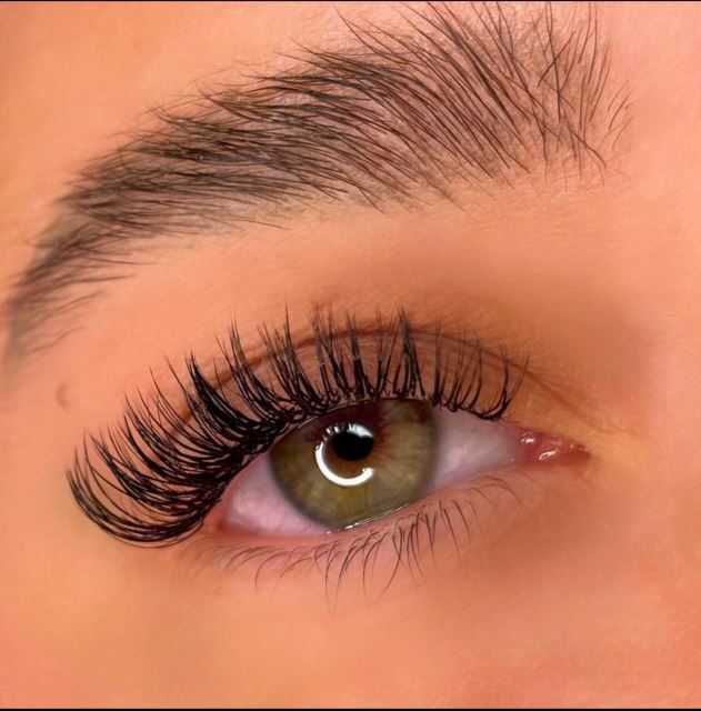 خدمات مژه 😍برای دیدن نمونه های بیشتر روی عکس کیلیک کنین☝🏻