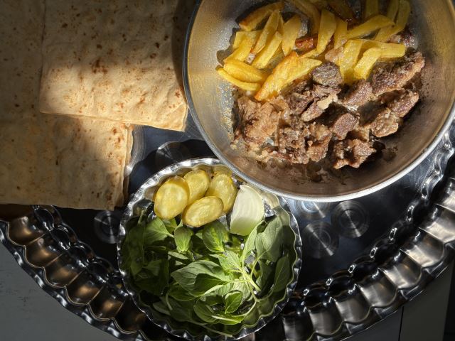 قورمه با تخم مرغ 