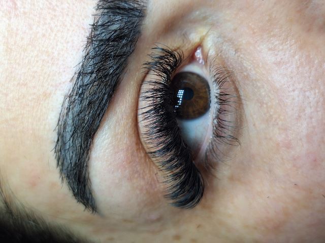 خدمات کاشت مژه 😍 برای دیدن نمونه کارهای بیشتر روی عکس کیلیک کنین☝🏻