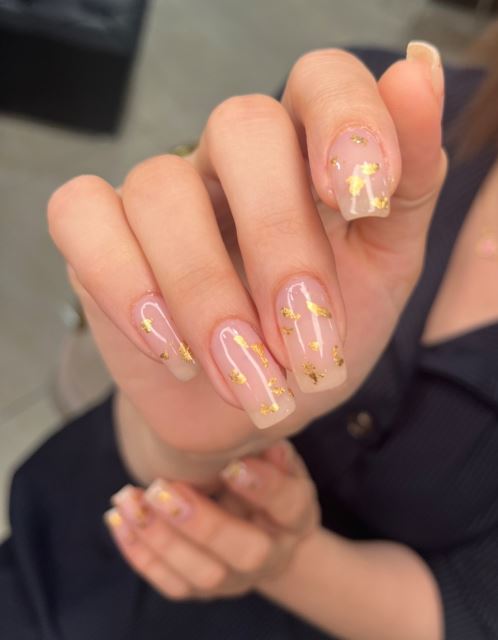 طراحی و کاشت ناخن نگار